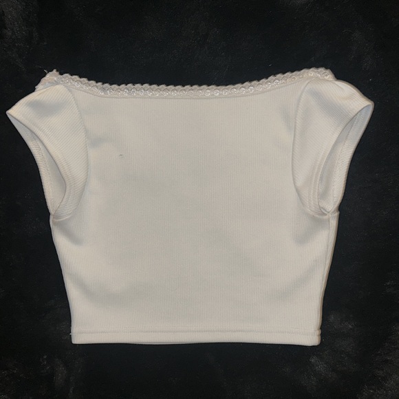 Cute White Cropped Top - Picture 2 of 2